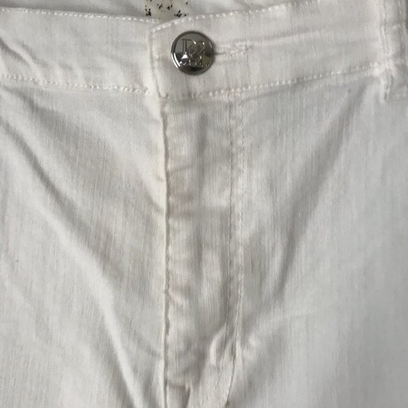 DG2 by Diane Gilman White 5-Pocket Cropped Jeans Size 18W - Picture 3 of 15